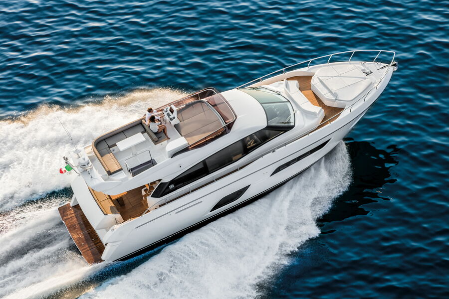 Ferretti Yacht 550